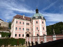 Z�mek Be�ov nad Teplou p�edstavuje relikvi�� svat�ho Maura